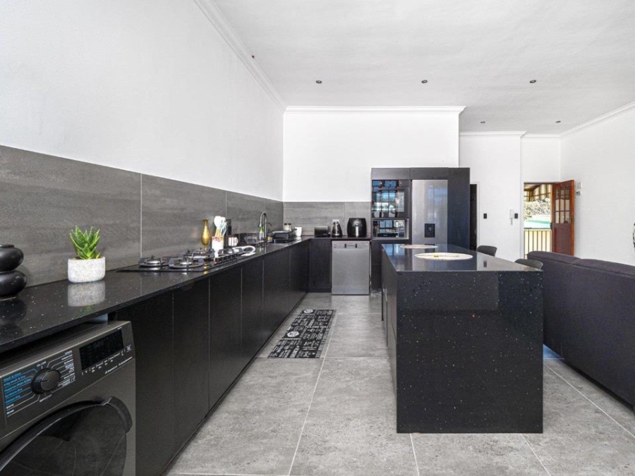 To Let 2 Bedroom Property for Rent in Wynberg Upper Western Cape